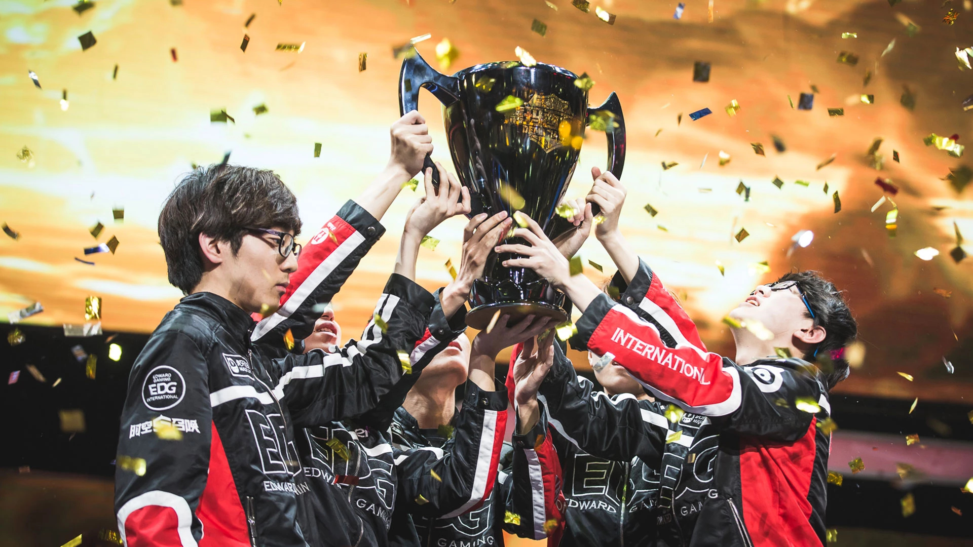 LPL赛区现状:中单人才断档危机,青训体系如何应对LCK顶尖中单压制?